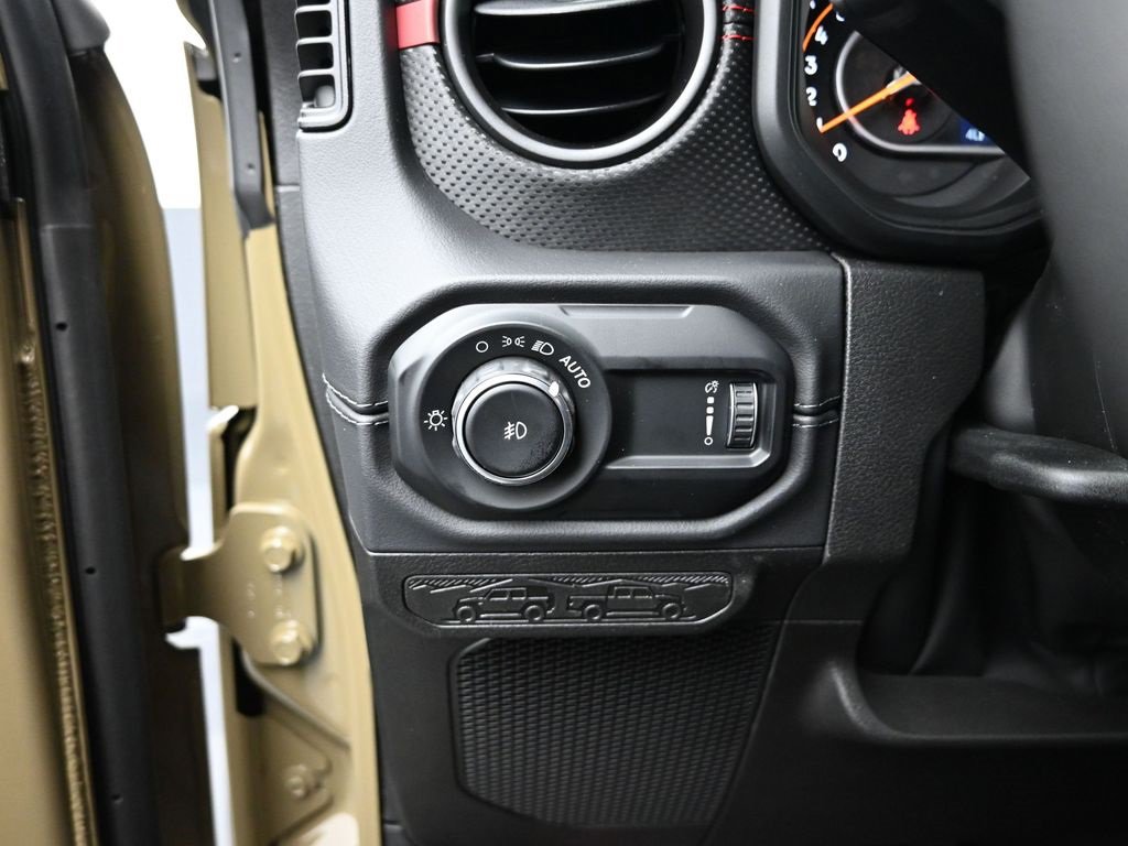 Certified 2025 Jeep Wrangler Unlimited Rubicon w/ Technology Group image 10