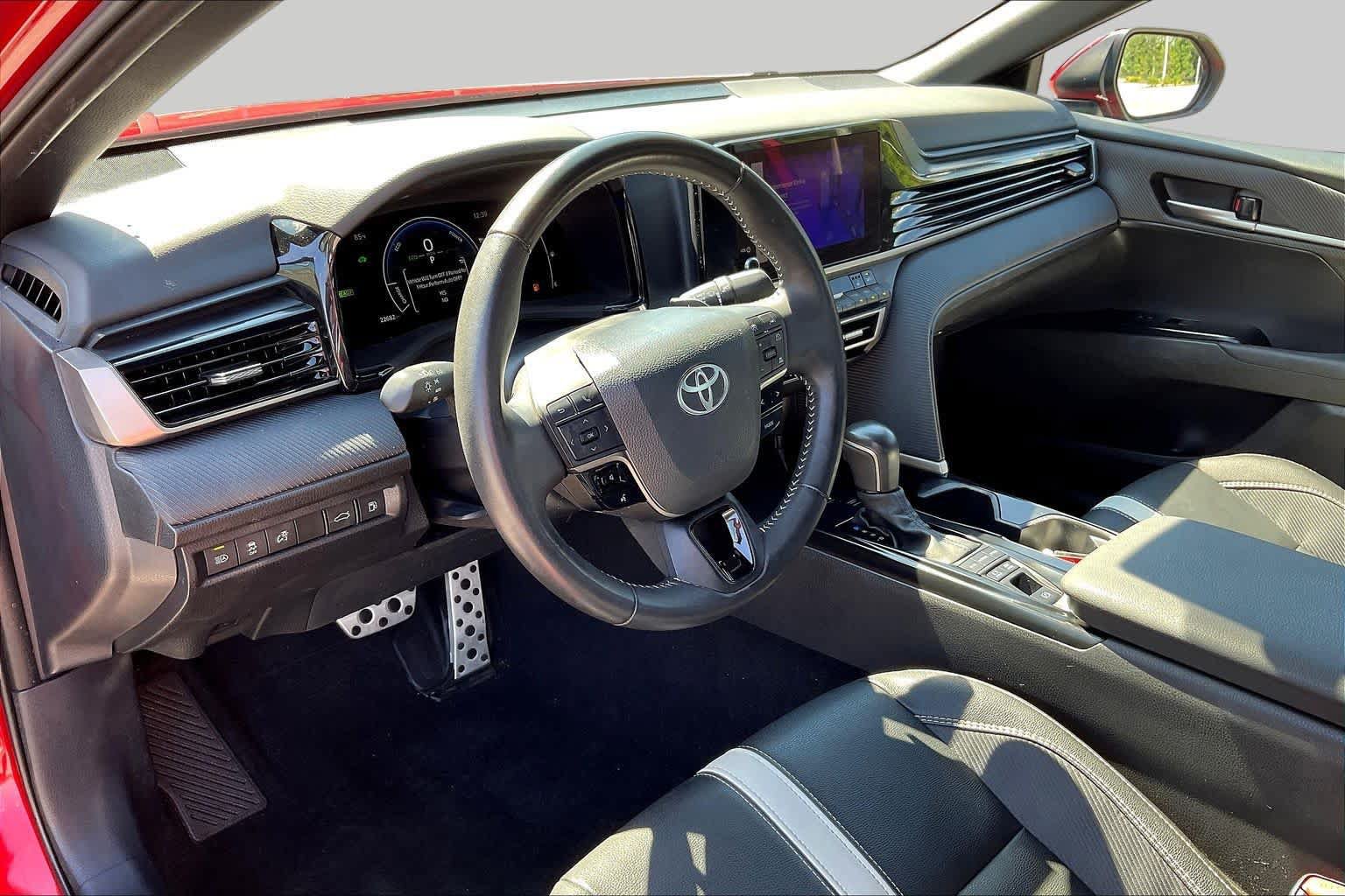 Used 2025 Toyota Camry SE w/ Convenience Package FWD image 17