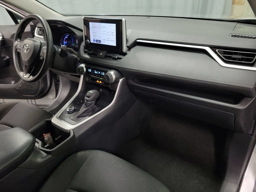 Used 2025 Toyota RAV4 XLE AWD/4WD image 34