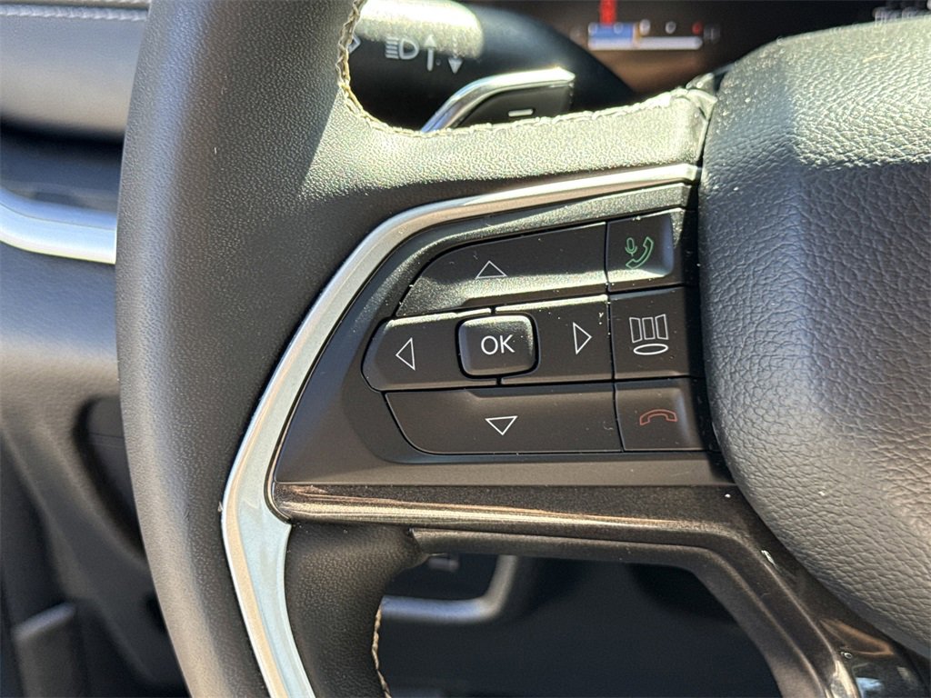 Used 2023 Jeep Grand Cherokee Laredo w/ Luxury Tech Group I image 25