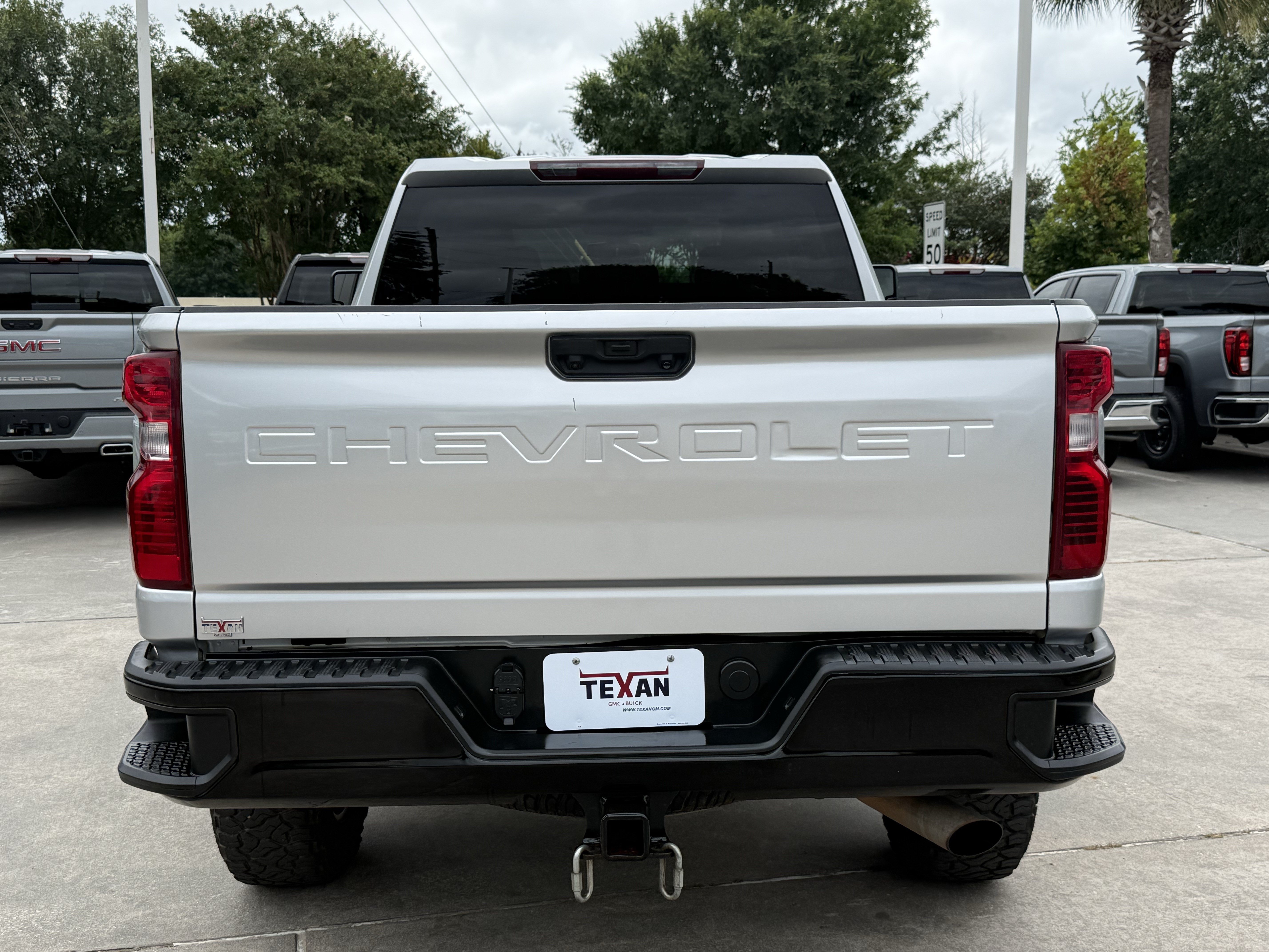 Used 2022 Chevrolet Silverado 2500 Custom w/ Custom Value Package AWD/4WD image 6