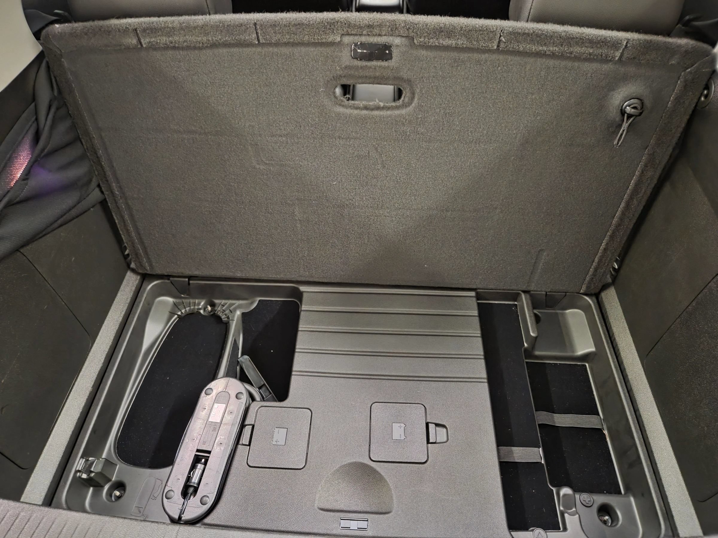 Used 2014 Chevrolet Volt Premium w/ Premium Trim Package FWD image 39