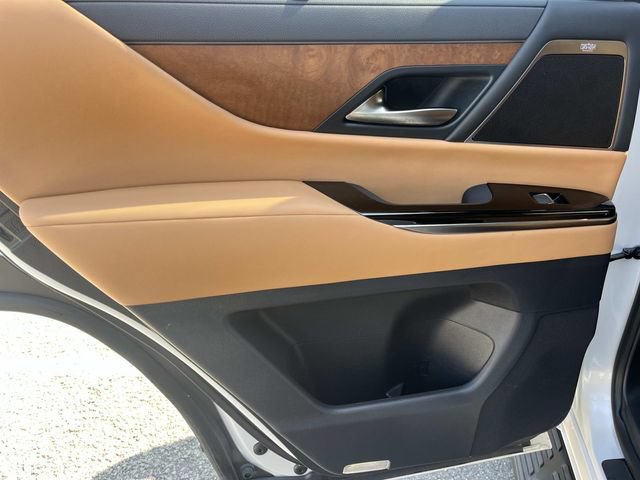Used 2025 Lexus LX 600 4WD w/ Accessory Package (2T) image 19