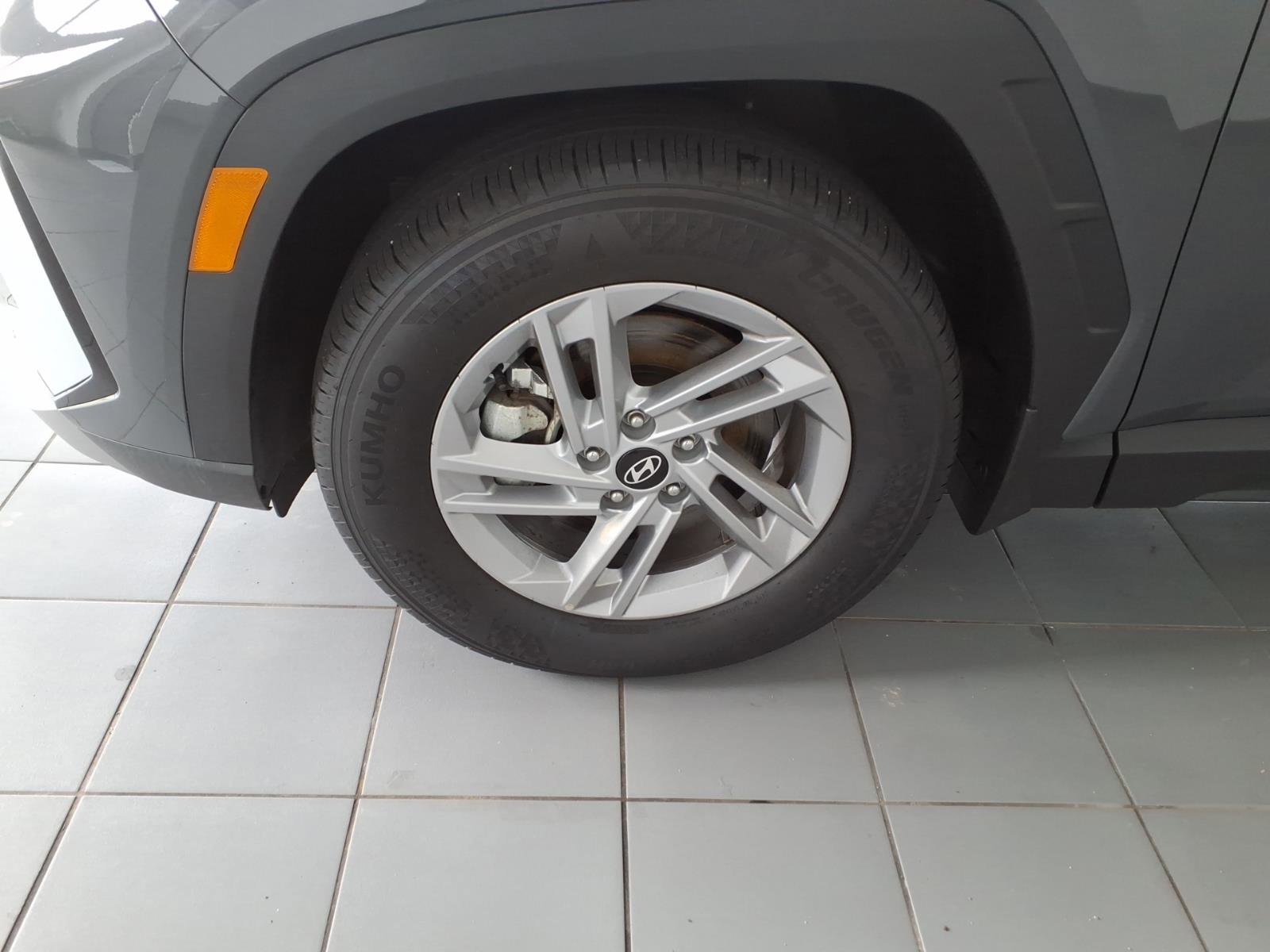 Certified 2025 Hyundai Tucson SE image 9