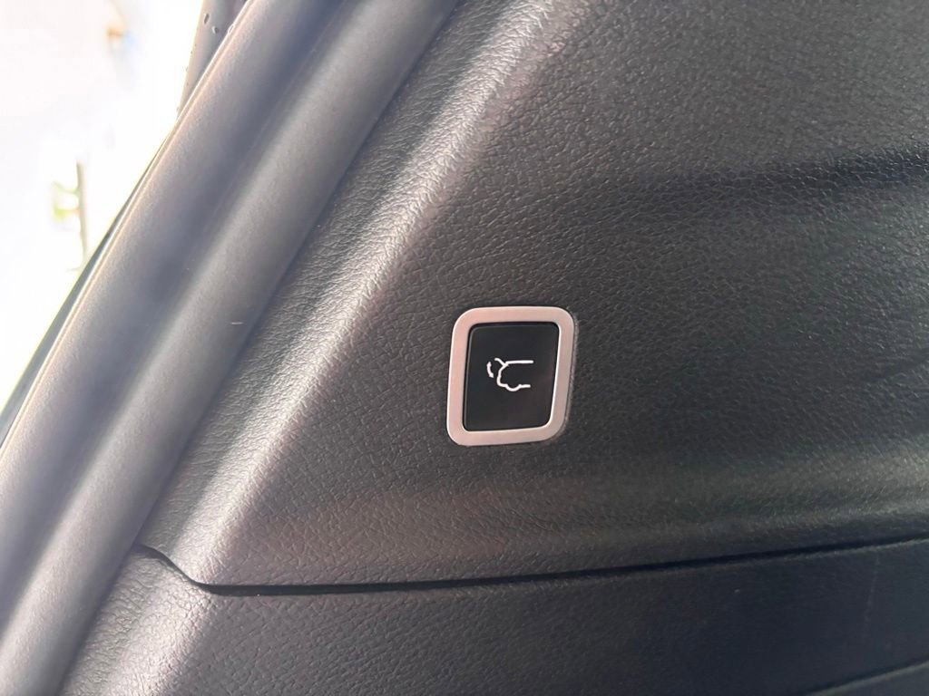 Used 2019 Chrysler Pacifica Touring Plus w/ S Appearance Package FWD image 11