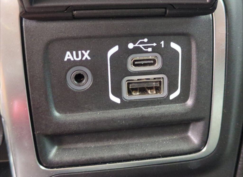 Used 2025 Jeep Wrangler Unlimited Sahara w/ Safety Group AWD/4WD image 23