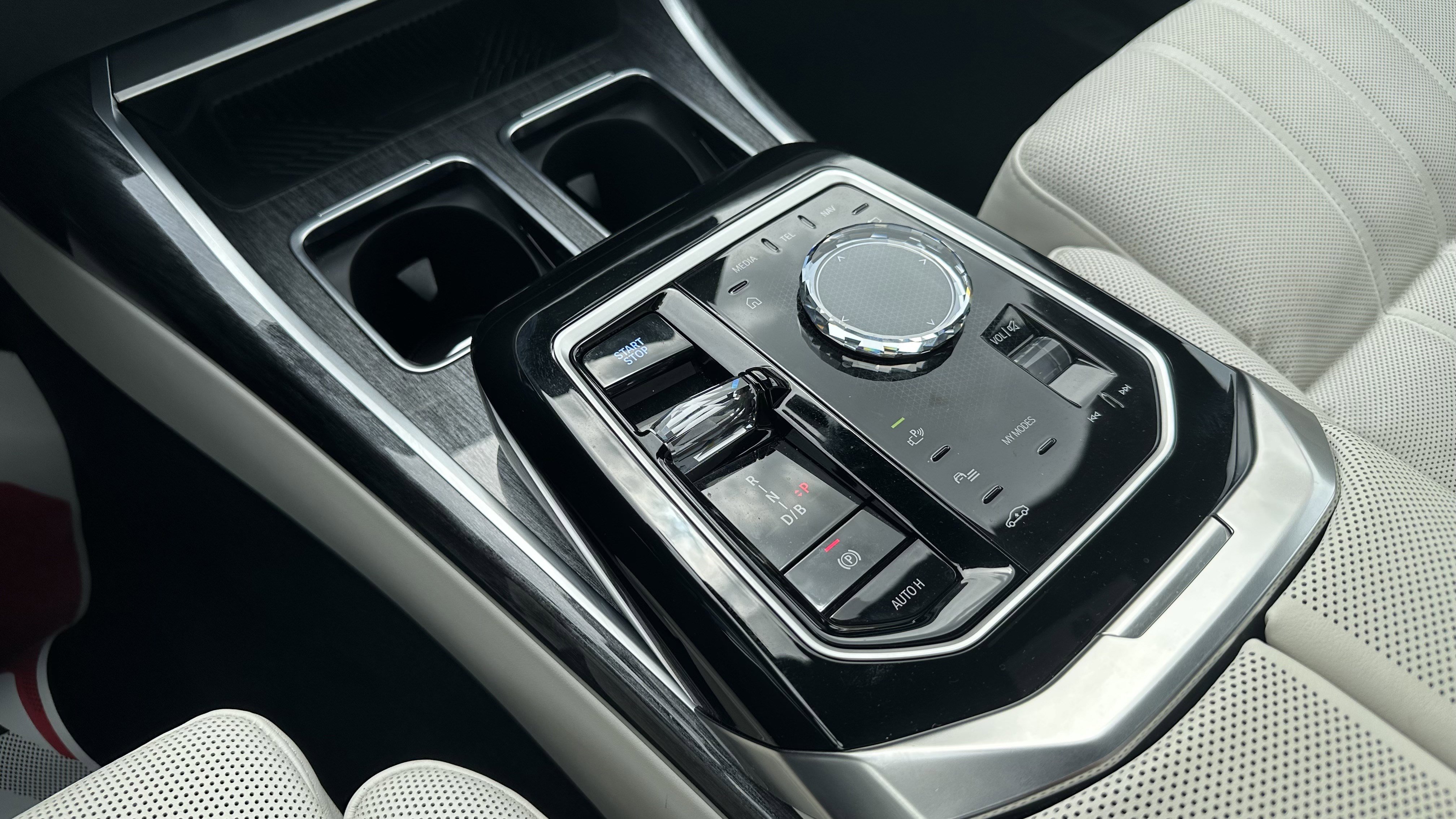 Certified 2025 BMW i7 xDrive60 w/ Premium Package AWD/4WD image 27