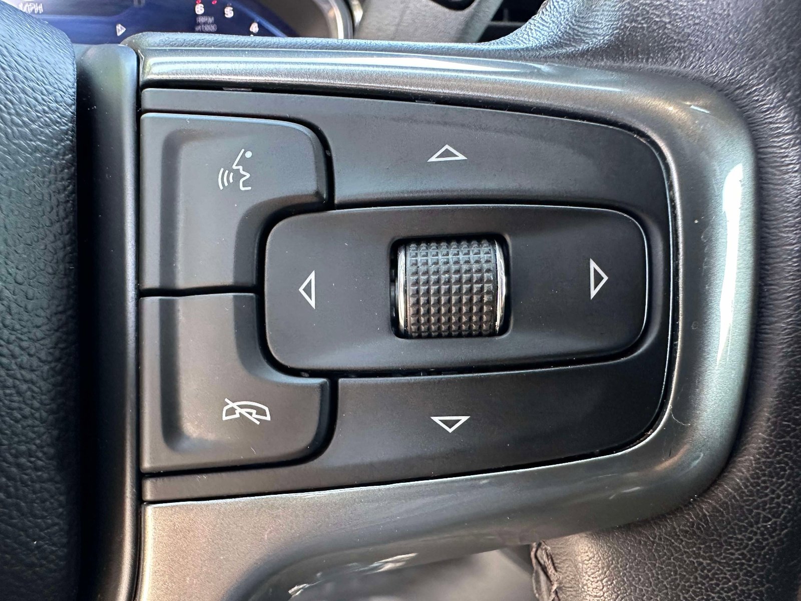 Used 2022 Chevrolet Silverado 1500 LT AWD/4WD image 16