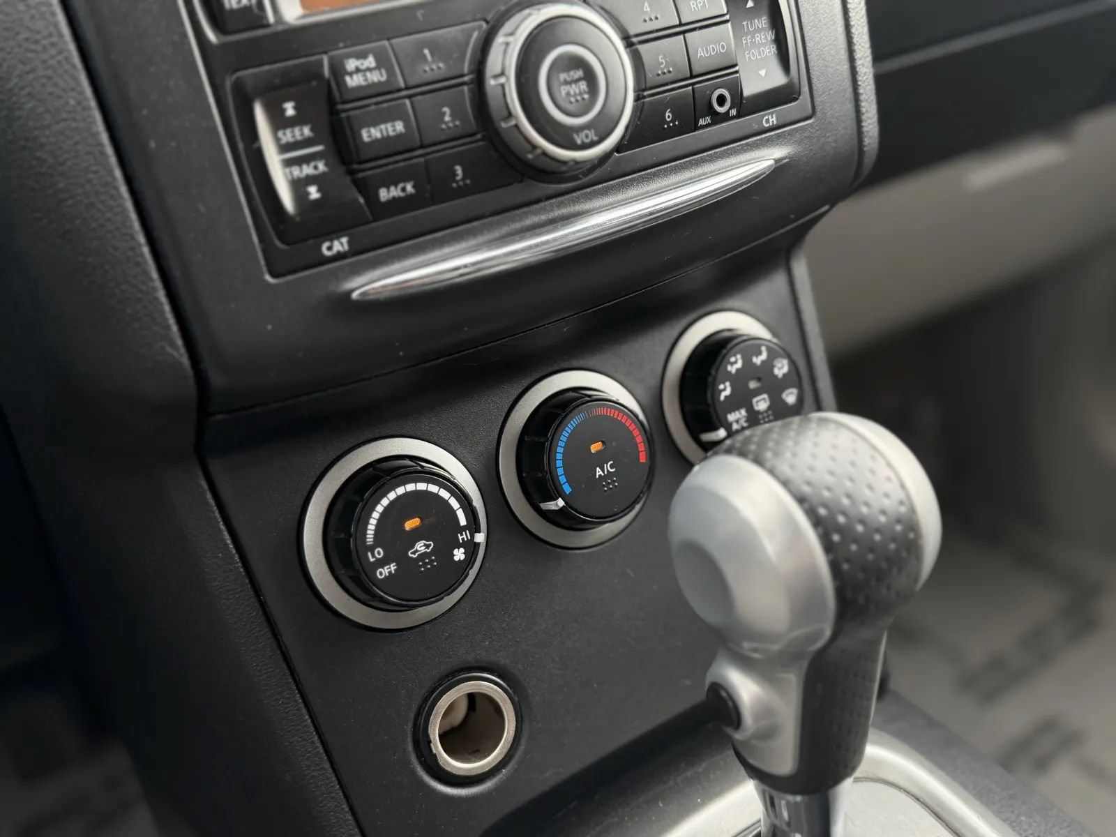Used 2011 Nissan Rogue S AWD/4WD image 24