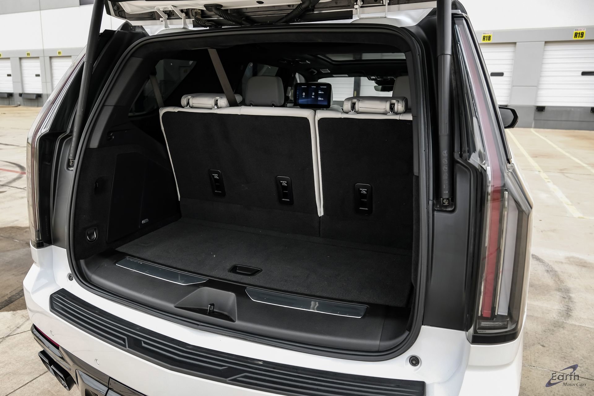 Used 2025 Cadillac Escalade V w/ LPO, ONYX Package AWD/4WD image 97