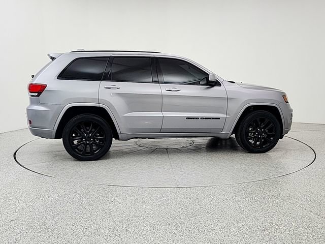 Used 2021 Jeep Grand Cherokee Laredo X AWD/4WD image 4