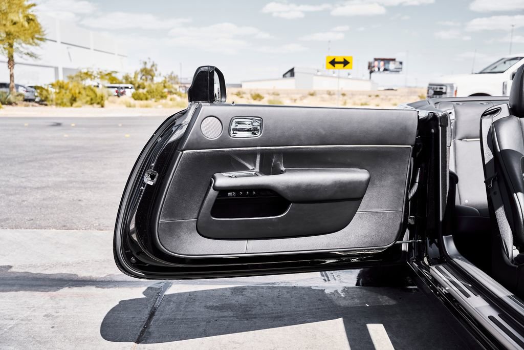 Used 2018 Rolls-Royce Dawn RWD image 22