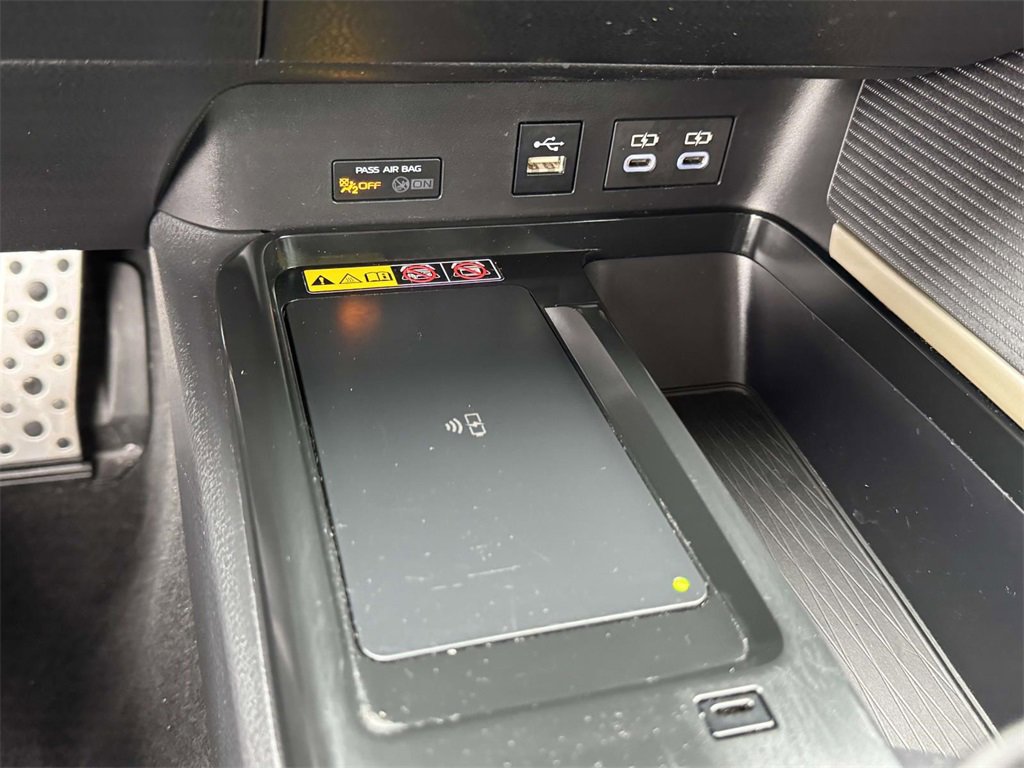 Used 2025 Toyota Camry SE image 8