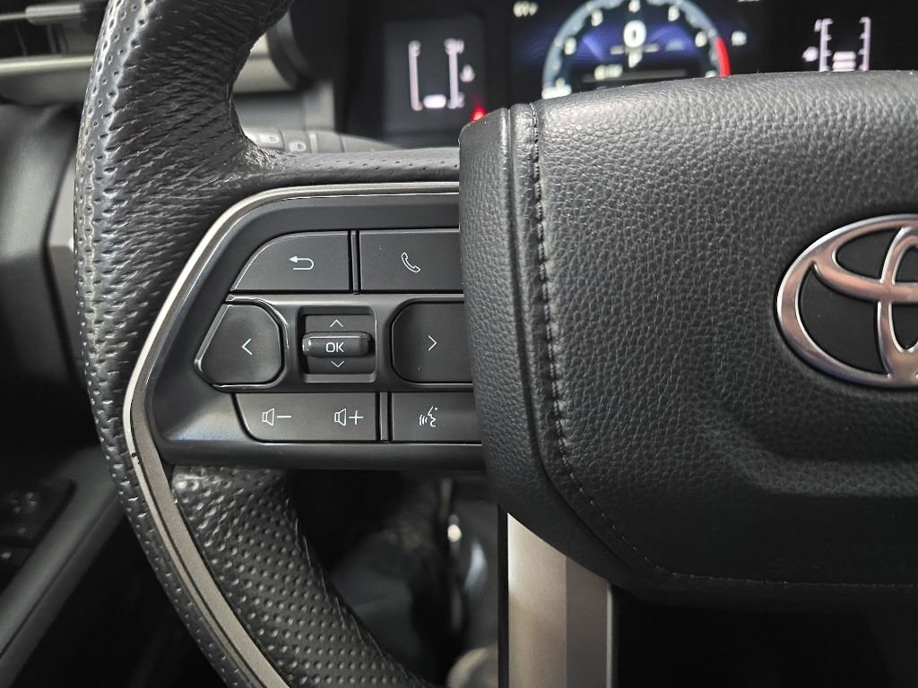 Used 2024 Toyota Tacoma SR5 AWD/4WD image 19