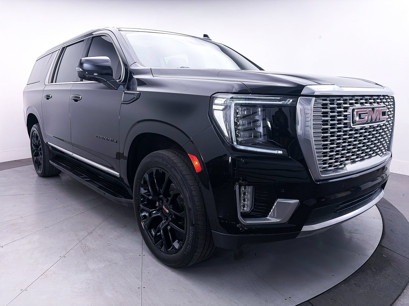 Used 2023 GMC Yukon XL Denali AWD/4WD image 12