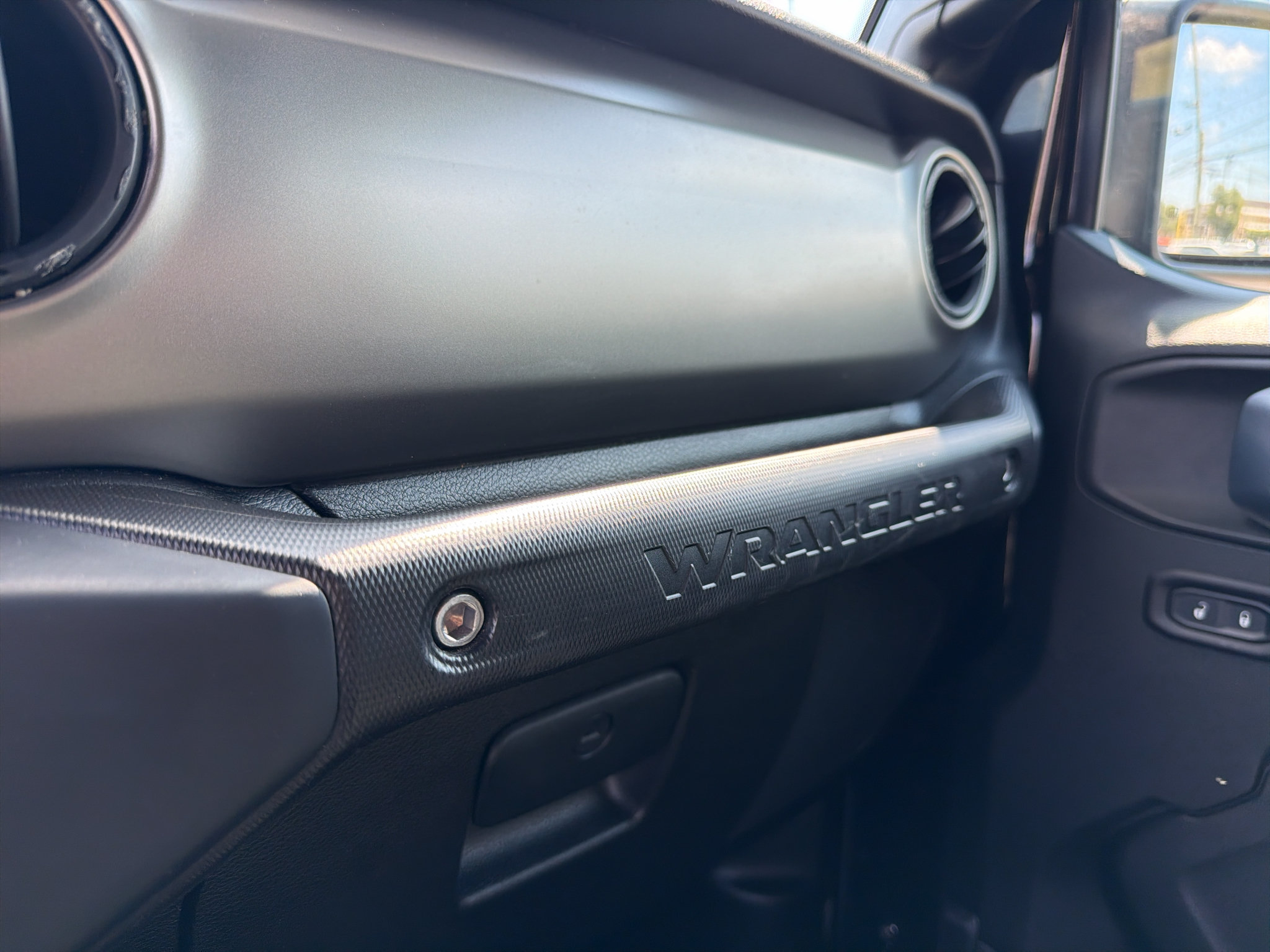 Used 2018 Jeep Wrangler Sport AWD/4WD image 24