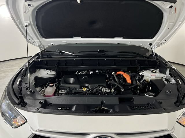 Used 2022 Toyota Highlander XLE AWD/4WD image 31