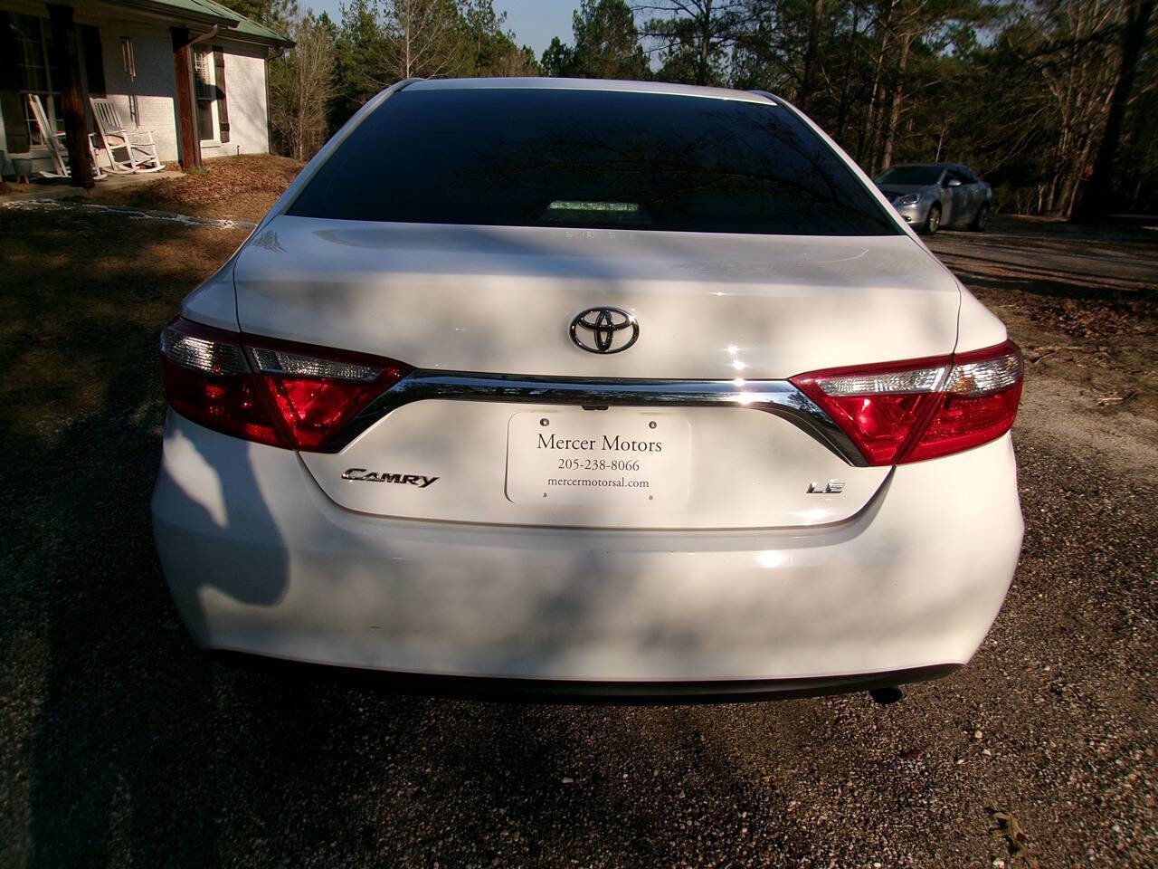 Used 2015 Toyota Camry LE image 2