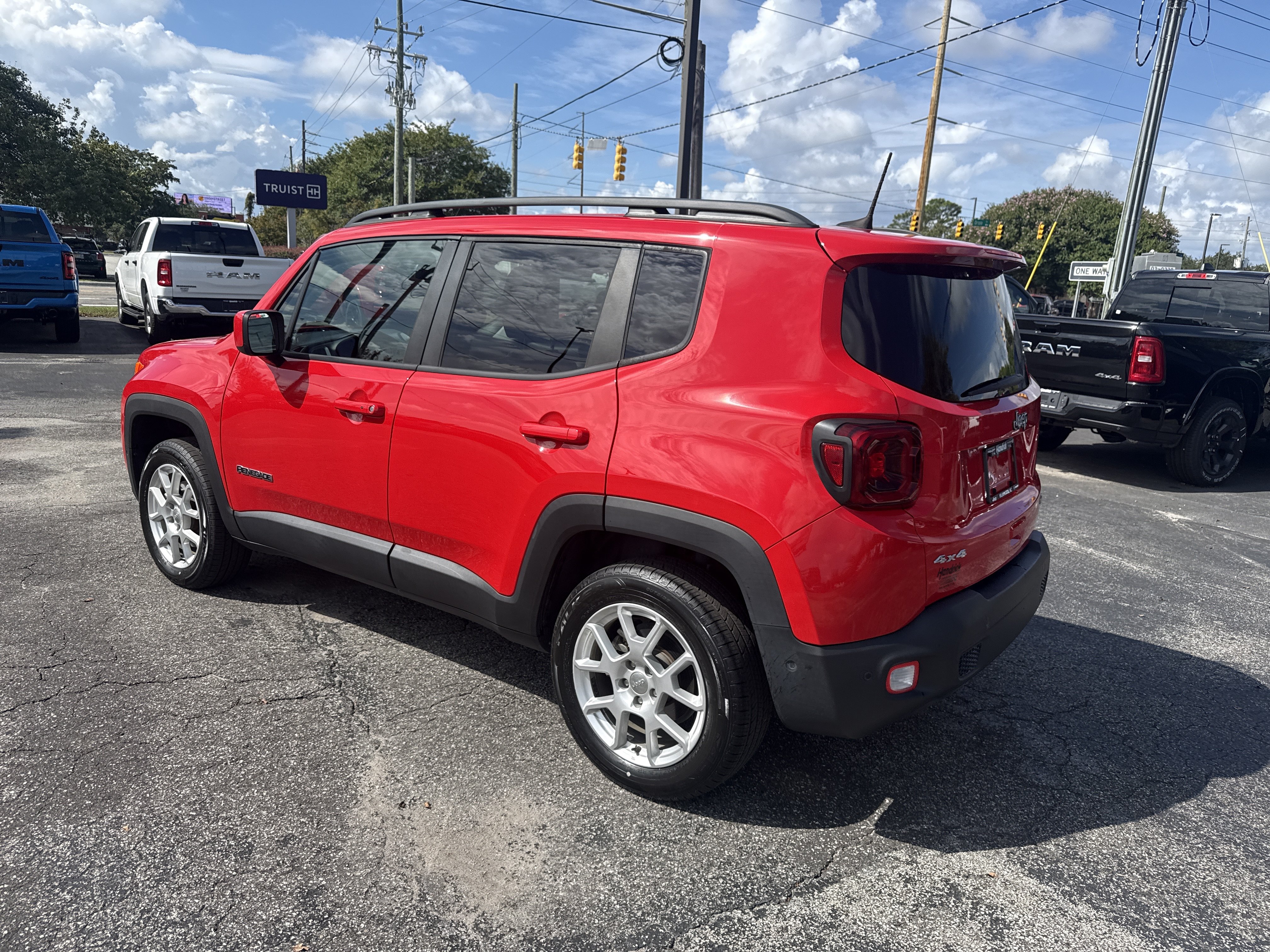 Used 2021 Jeep Renegade Latitude w/ Luxury Group I AWD/4WD image 7