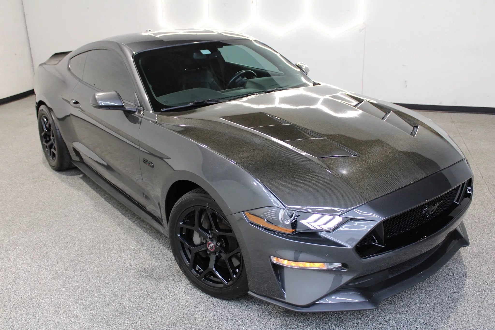 Used 2018 Ford Mustang GT Premium w/ Equipment Group 401A RWD image 2