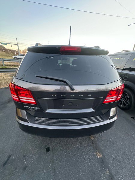 Used 2017 Dodge Journey SE w/ Flexible Seating Group image 2