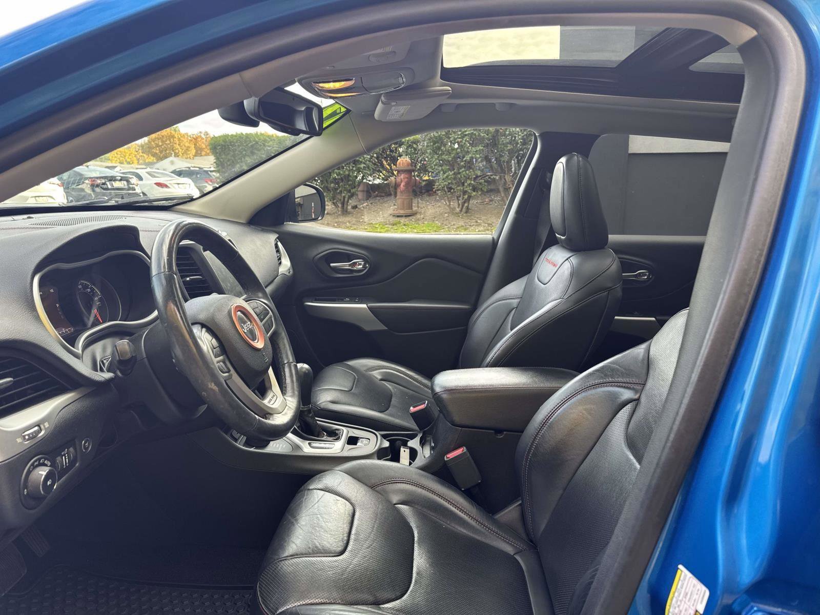 Used 2017 Jeep Cherokee Trailhawk image 17