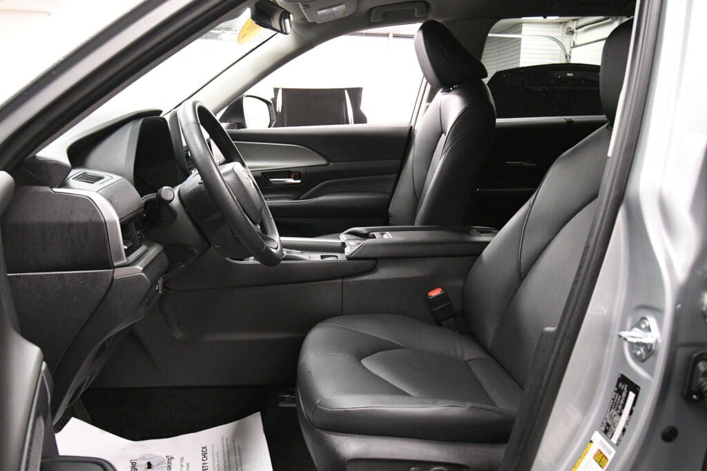 Certified 2025 Toyota Grand Highlander AWD image 9