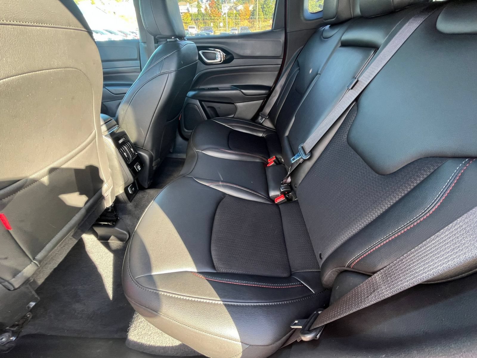 Used 2025 Jeep Compass Trailhawk AWD/4WD image 25