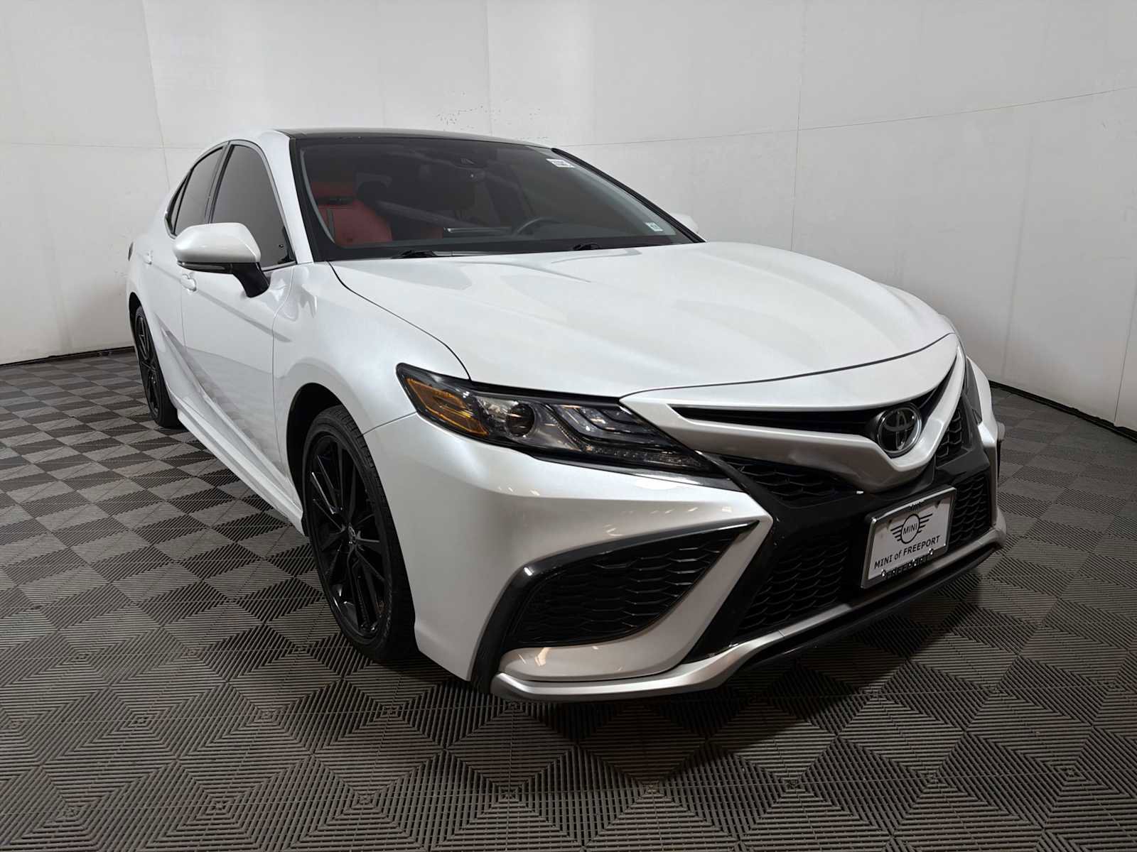 Used 2023 Toyota Camry XSE image 2