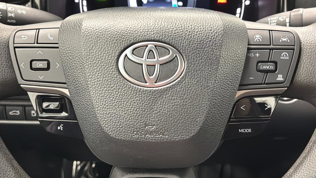 Used 2025 Toyota Camry LE image 15