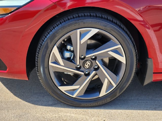 Used 2024 Hyundai Elantra Limited FWD image 18