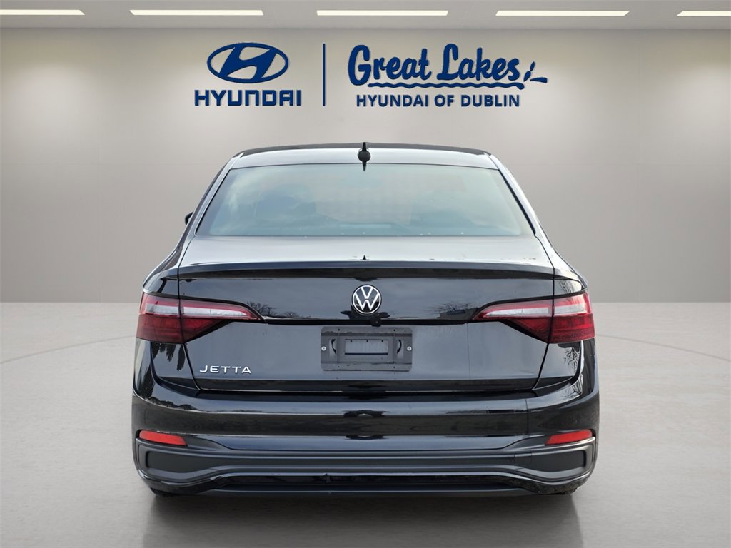 Used 2024 Volkswagen Jetta Sport image 4