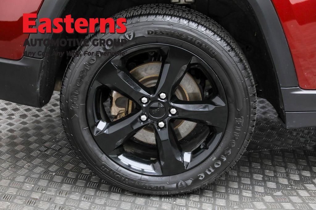 Used 2023 Jeep Grand Cherokee L Laredo image 32