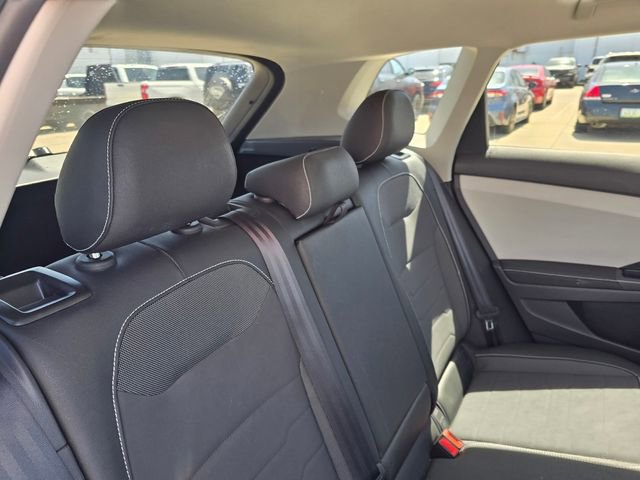 Used 2025 Volkswagen Taos SE AWD/4WD image 14