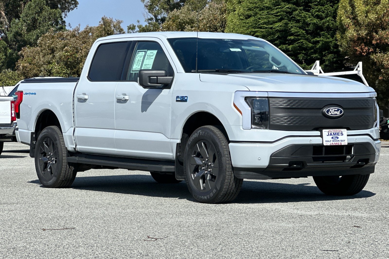 Used 2025 Ford F150 Lightning Flash AWD/4WD image 7