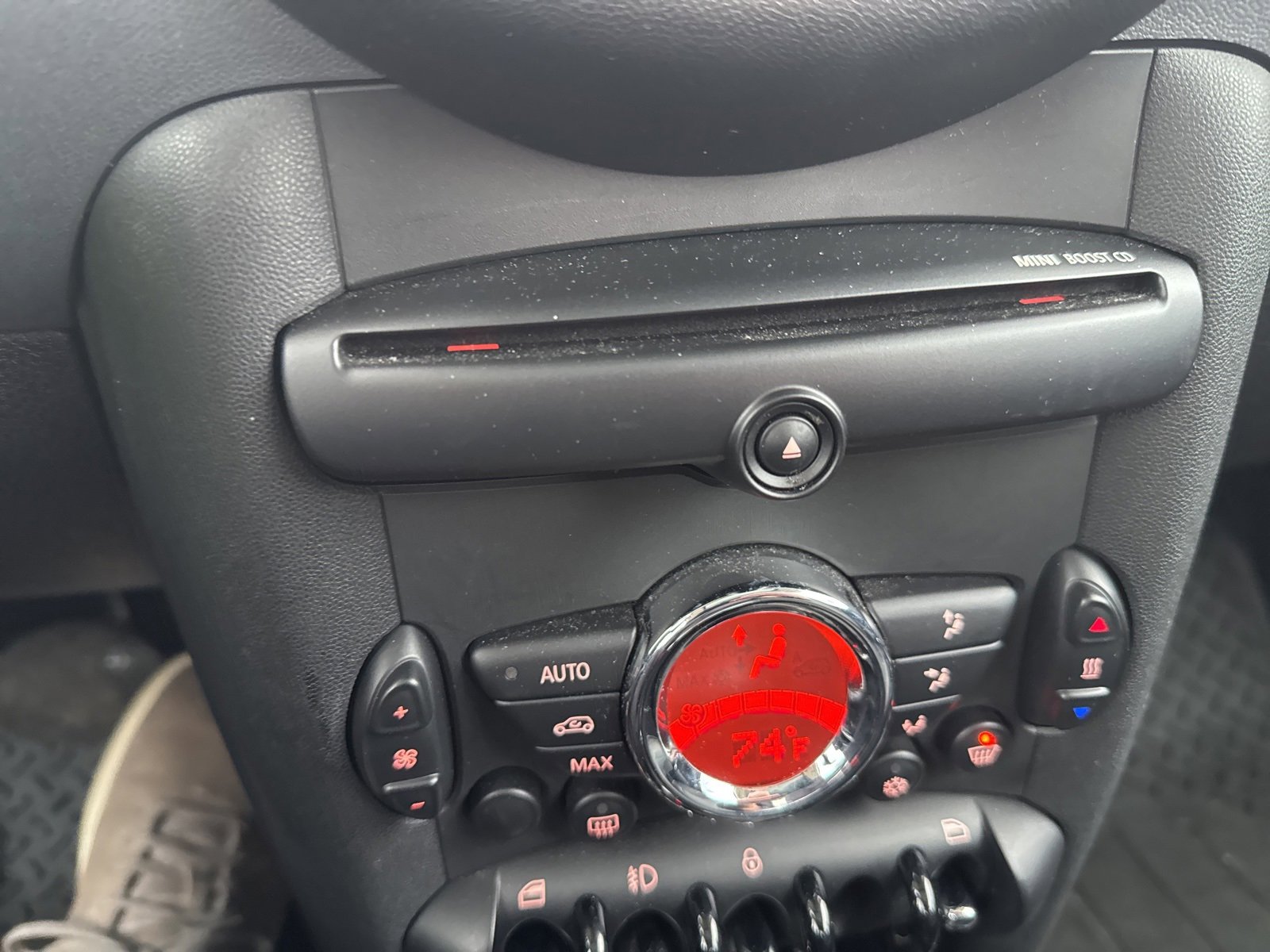 Used 2011 MINI Cooper Hardtop image 18