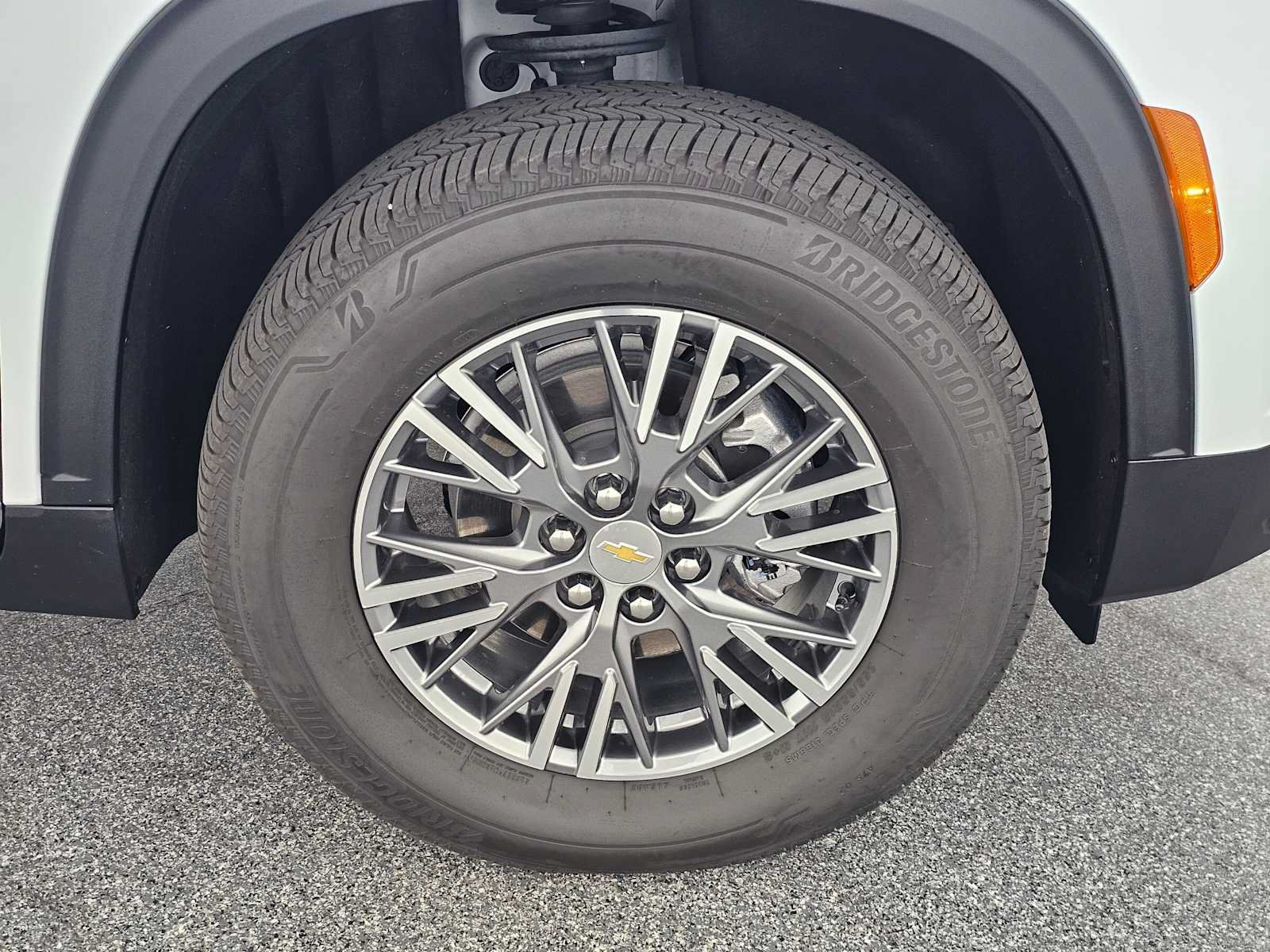 Used 2025 Chevrolet Traverse LT FWD image 9