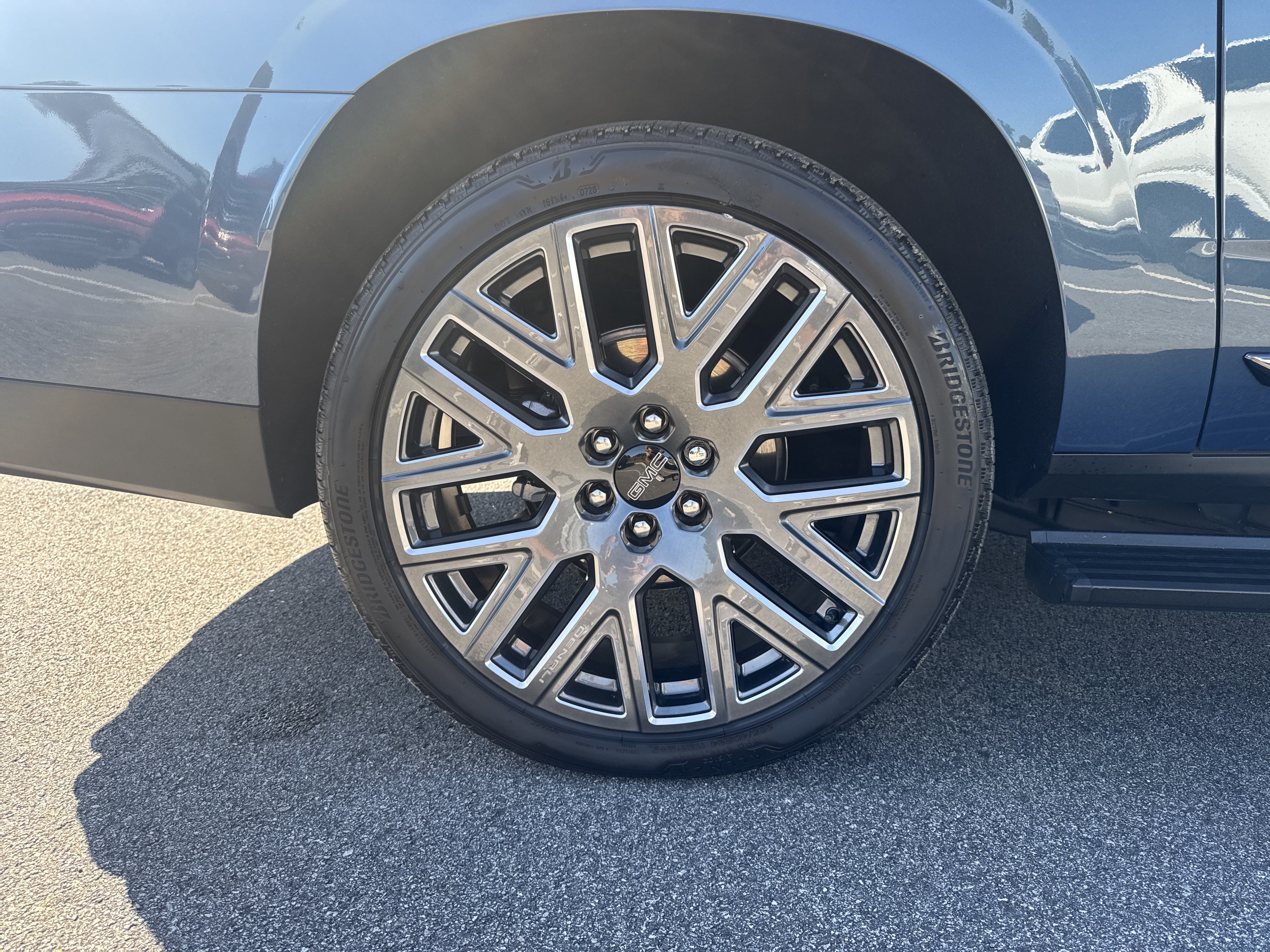 Certified 2026 GMC Yukon XL Denali Ultimate w/ LPO, Floor Liner Package AWD/4WD image 19