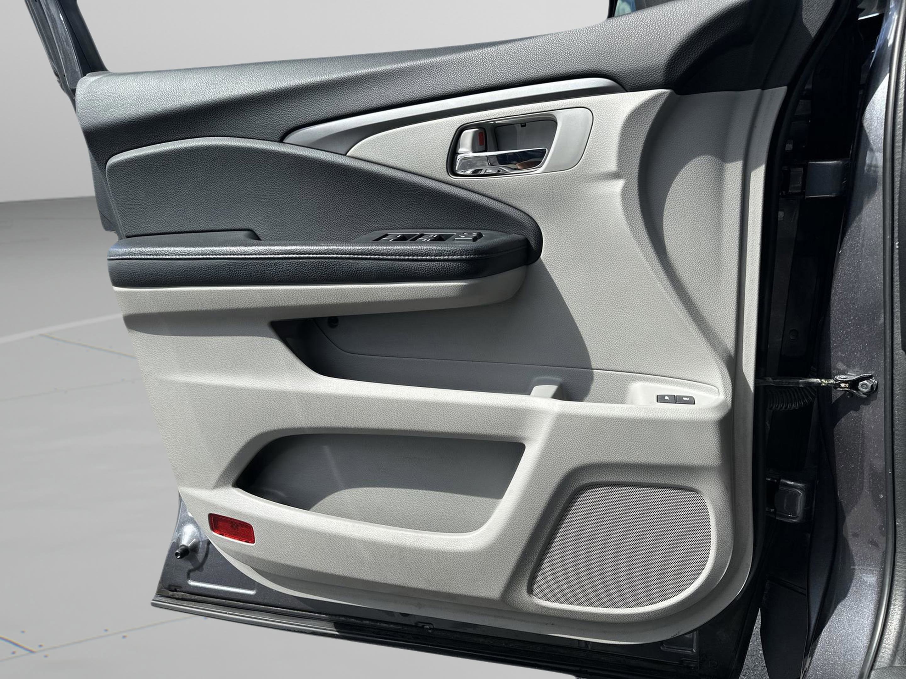 Used 2016 Honda Pilot EX-L image 17