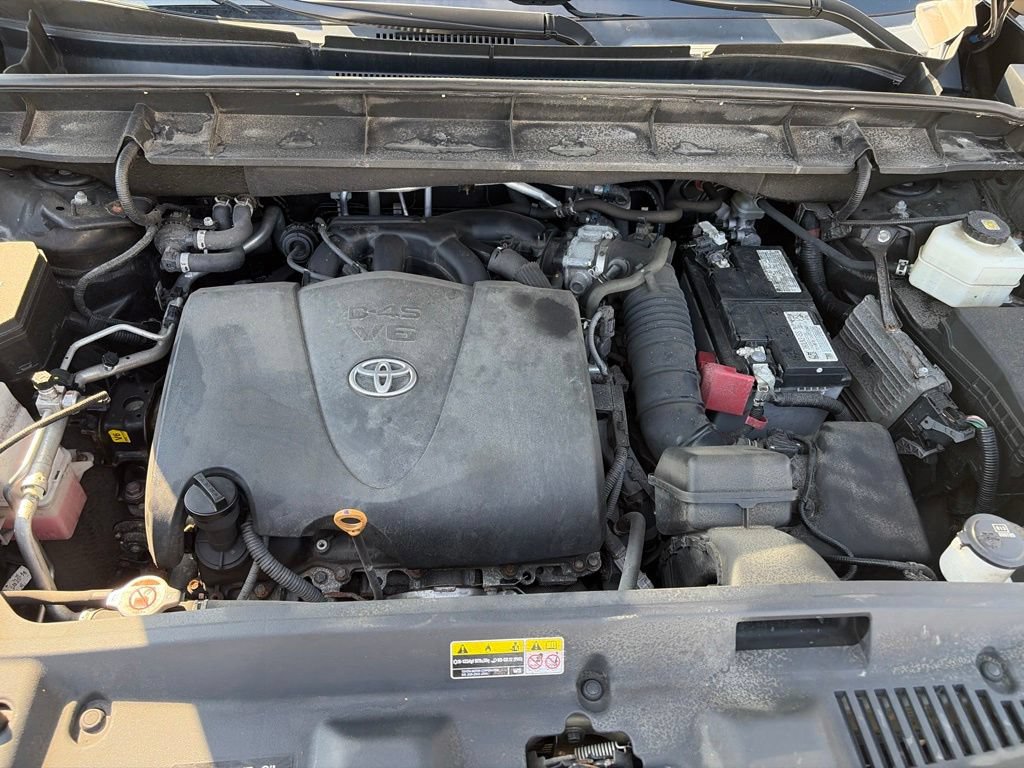 Used 2021 Toyota Highlander XLE AWD/4WD image 22