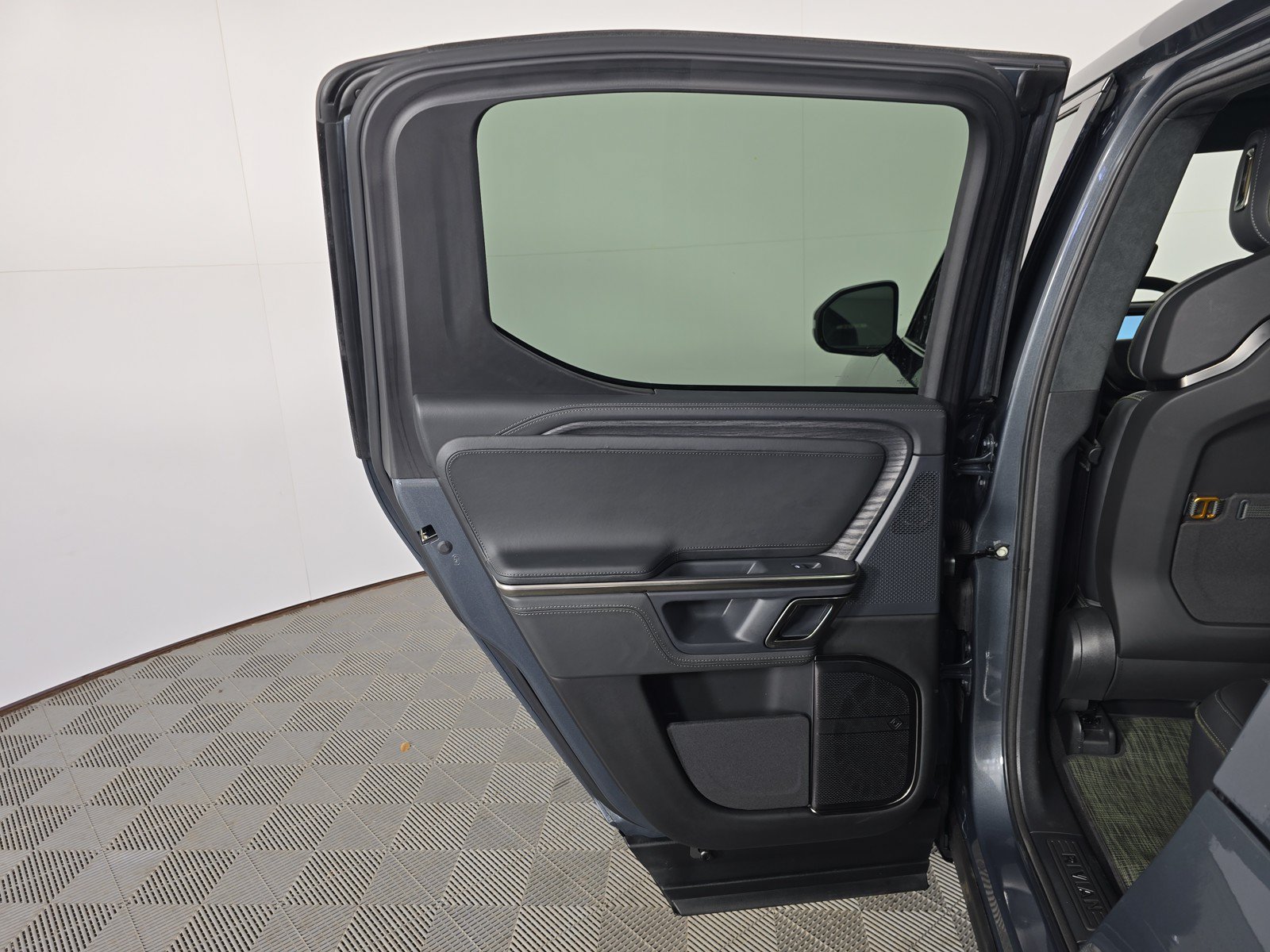 Used 2024 Rivian R1T Adventure AWD/4WD image 17