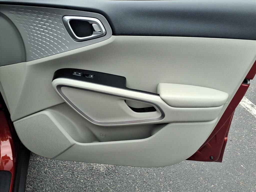 Used 2021 Kia Soul LX image 8