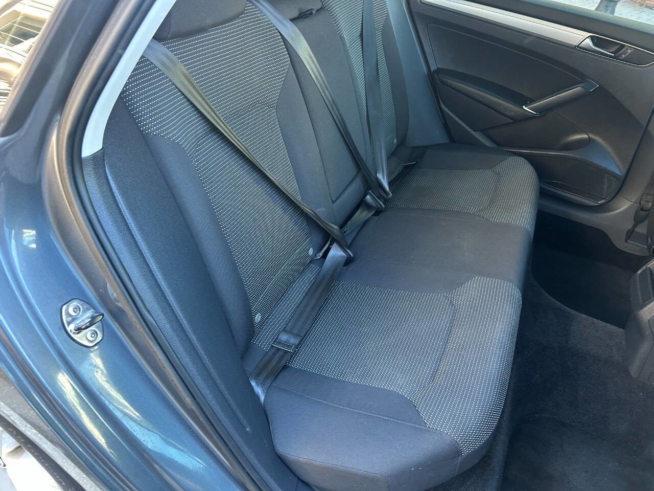 Used 2017 Volkswagen Passat 1.8T S image 22