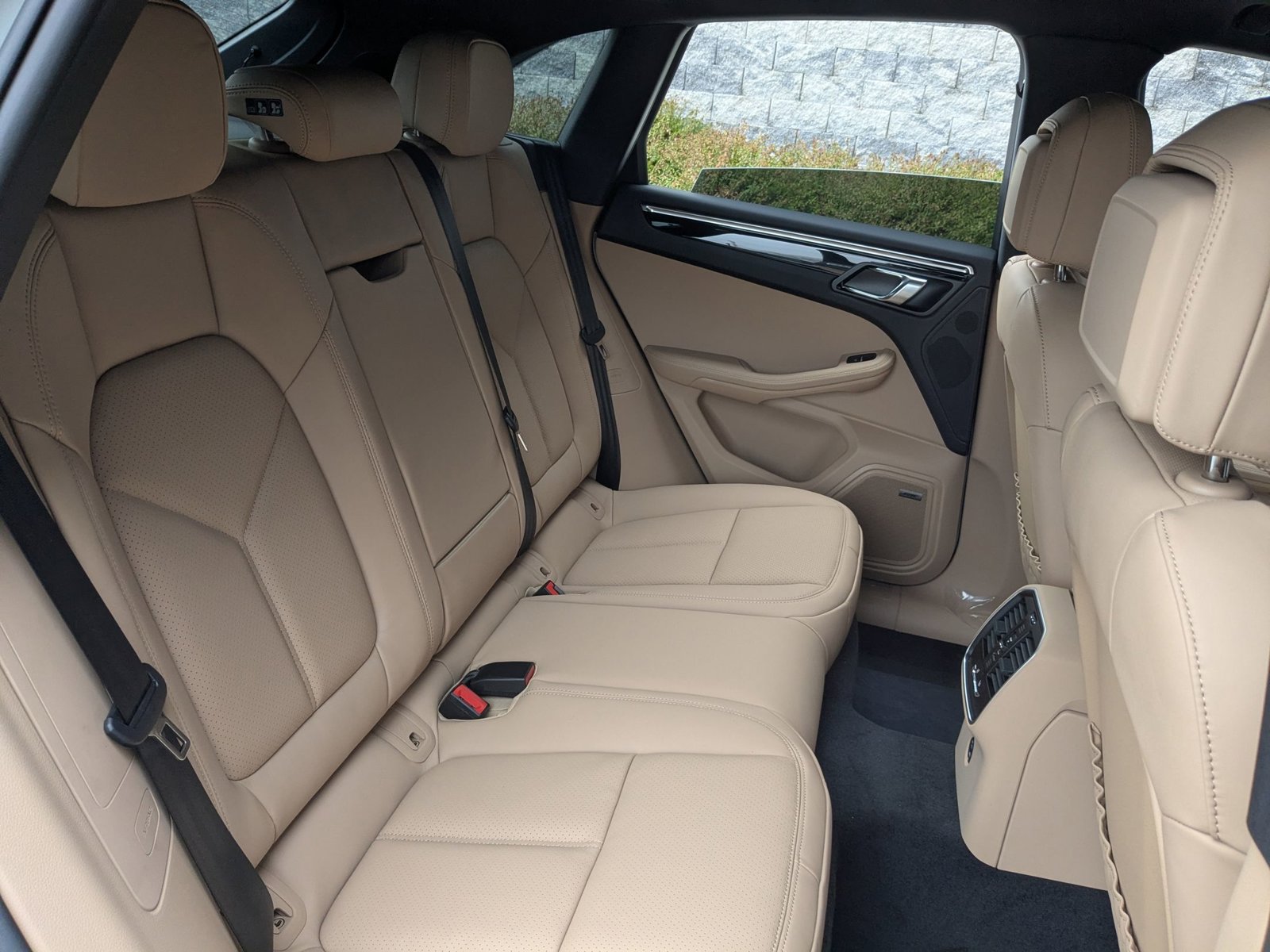 Certified 2026 Porsche Macan AWD/4WD image 24