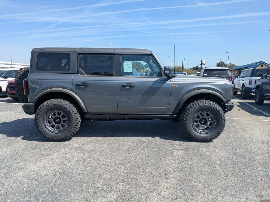 New 2025 Ford Bronco Badlands image 3