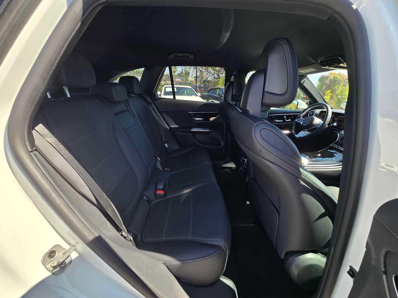 Used 2024 Mercedes-Benz GLC 300 4MATIC image 11