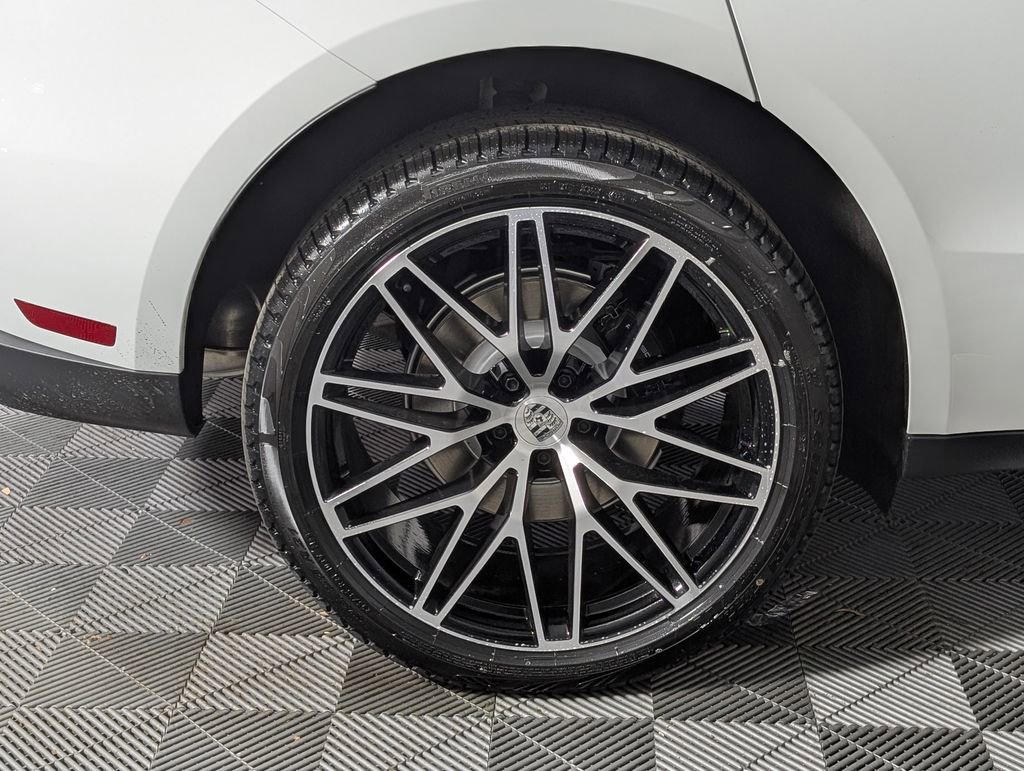 New 2026 Porsche Macan image 13