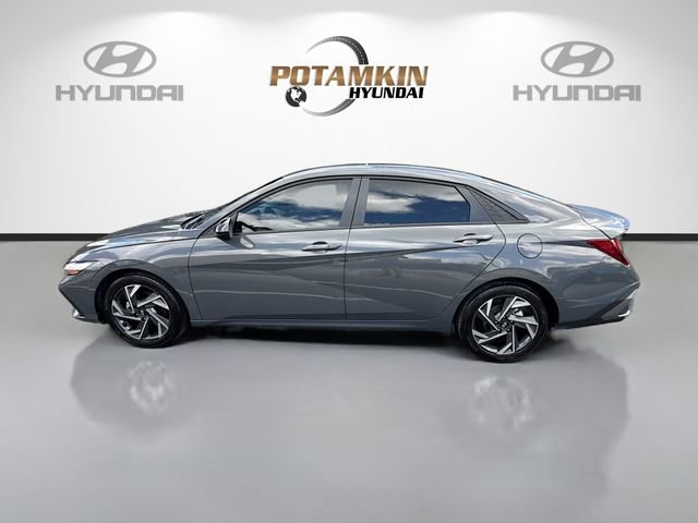 Certified 2025 Hyundai Elantra Sport FWD image 8