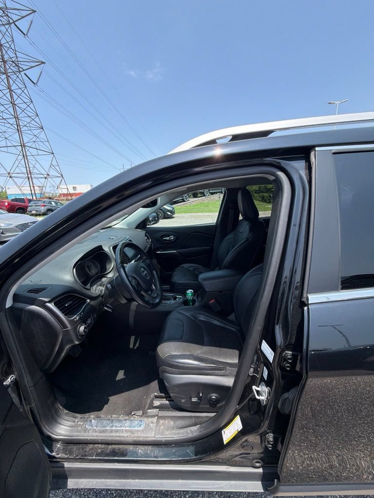 Used 2019 Jeep Cherokee Limited AWD/4WD image 11