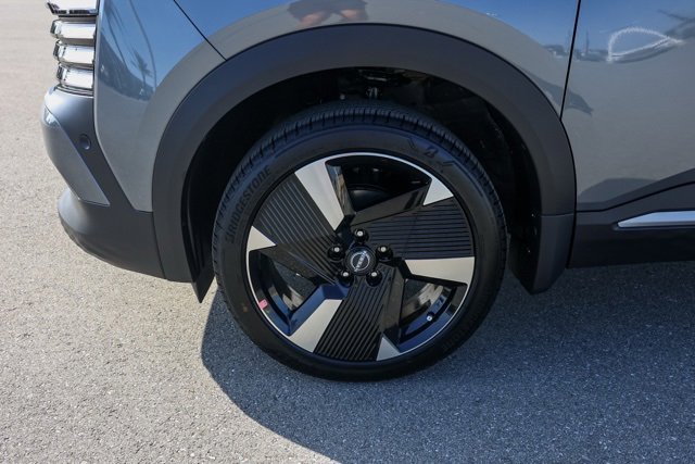 New 2025 Nissan Kicks SR image 11